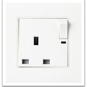 3X3 13A SINGLE SOCKET WHITE GLASS
